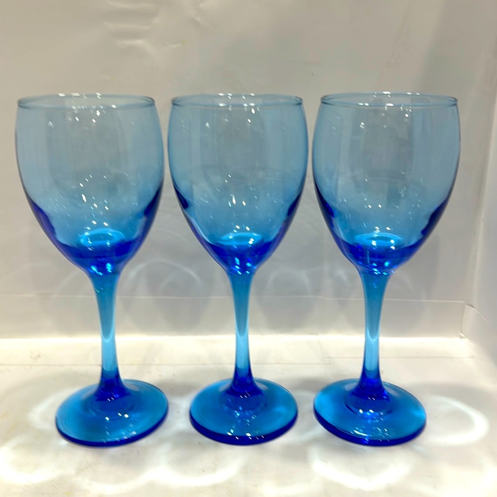 Set of 3 Cobalt Blue Libbey 7 1/2” Teardrop Stemware Set of 3 pieces. Excellent